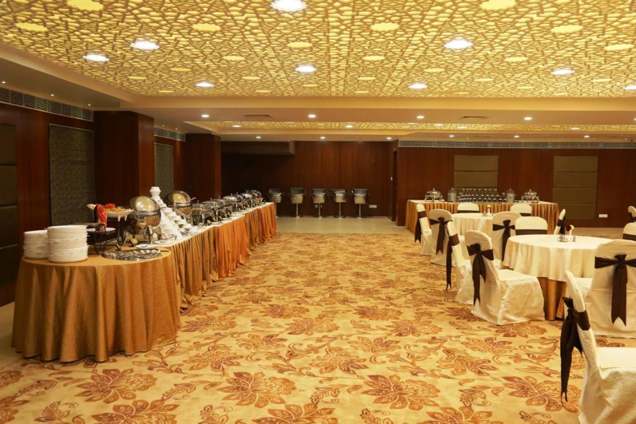 Olive Tree Hotel Виджаявада Экстерьер фото